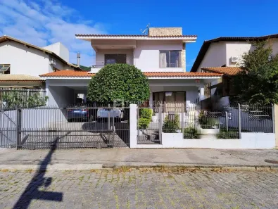 Casa com 4 Quartos à venda, 244m² no Itacorubi, Florianópolis