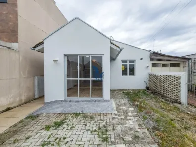 Casa com 1 Quarto para alugar, 50m² no Capão Raso, Curitiba