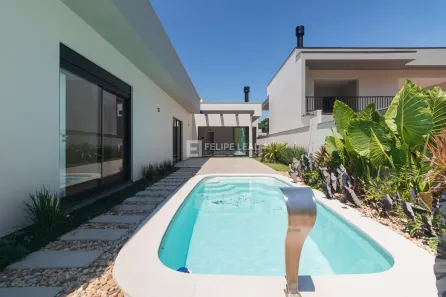 Casa com 3 Quartos à venda, 174m² no Sertão do Maruim, São José