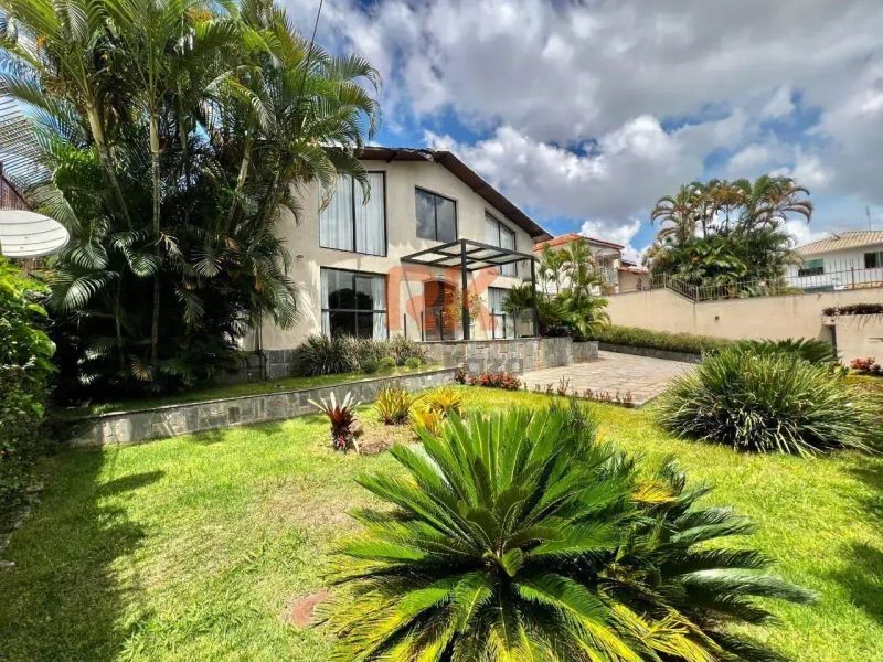 Casa com 4 quartos — Santa Branca, Belo Horizonte