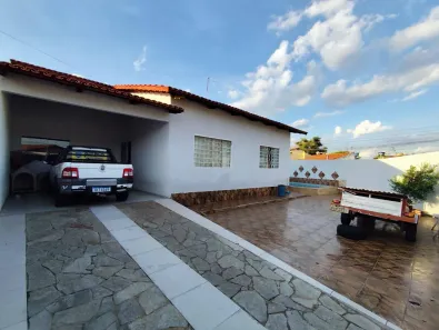 Casa com 3 Quartos à venda, 101m² no Setor Garavelo, Aparecida de Goiânia