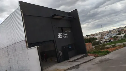 Galpão/Depósito/Armazém à venda, 301m² no Jeferson Batista de Freitas, Nova Serrana