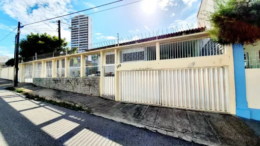 Casa com 4 Quartos à venda, 350m² no Parquelândia, Fortaleza