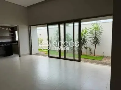 Casa de Condomínio com 4 Quartos para alugar, 234m² no Granja Marileusa, Uberlândia
