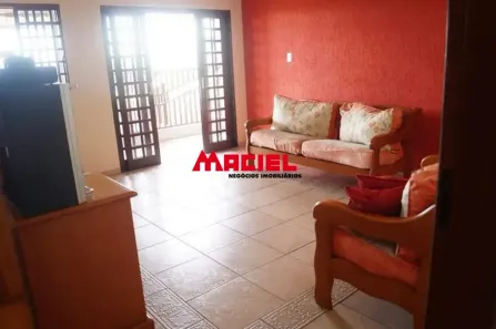 Sobrado com 4 Quartos à venda, 292m² no Vila Menino Jesus, Caçapava
