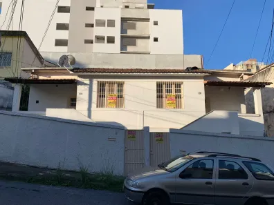 Casa com 2 Quartos para alugar, 40m² no Sagrada Família, Belo Horizonte