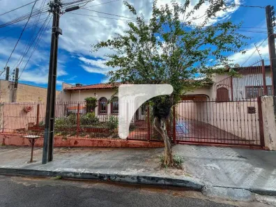 Casa com 3 Quartos à venda, 201m² no Champagnat, Londrina