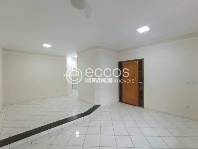 Casa com 3 Quartos para alugar, 150m² no Santa Luzia, Uberlândia