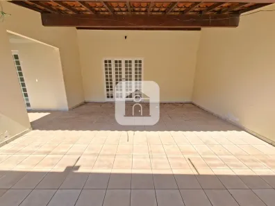 Casa com 3 Quartos para alugar, 160m² no Santa Mônica, Uberlândia