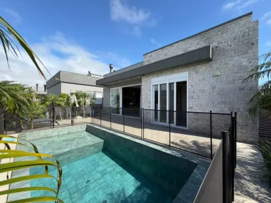 Casa de Condomínio com 4 Quartos para alugar, 180m² no Zona Nova, Capão da Canoa