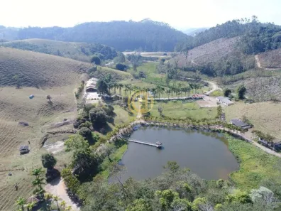 Fazenda/Sítio com 10 Quartos para alugar, 121000m² no Centro, Paraibuna