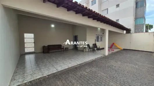 Casa com 3 Quartos à venda, 245m² no Santa Mônica, Uberlândia
