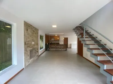Casa de Condomínio com 4 Quartos à venda, 163m² no Carangola, Petrópolis