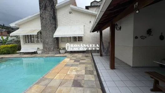Casa com 4 Quartos para alugar, 222m² no Iucas, Teresópolis
