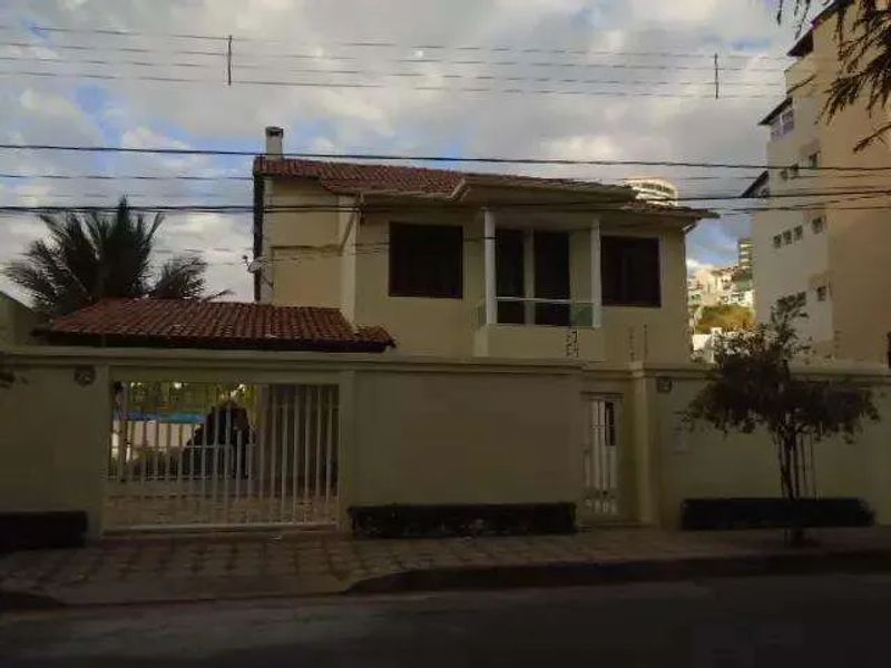 Casa com 4 quartos — Santa Lúcia, Belo Horizonte