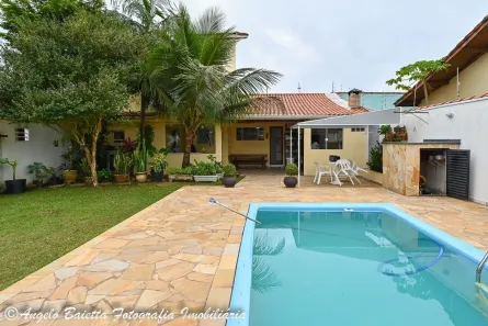 Sobrado com 4 Quartos à venda, 130m² no Barrio Flórida, Peruíbe