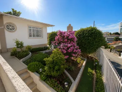 Casa com 3 Quartos à venda, 198m² no Barreiros, São José