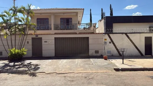 Sobrado com 4 Quartos à venda, 387m² no Jardim Europa, Goiânia