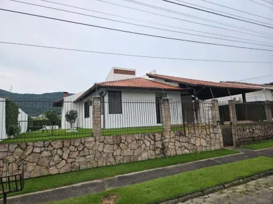 Casa com 4 Quartos à venda, 223m² no Córrego Grande, Florianópolis