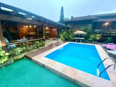 Casa com 3 Quartos à venda, 975m² no Independência, Petrópolis