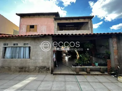 Casa com 3 Quartos à venda, 272m² no Cidade Jardim, Uberlândia
