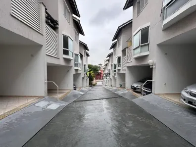 Casa de Condomínio com 3 Quartos à venda, 220m² no Santa Teresinha, São Paulo
