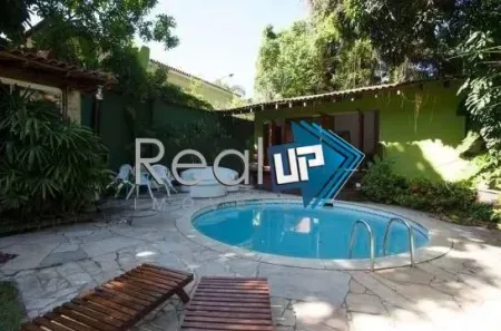 Casa com 6 Quartos para alugar, 450m² no Cosme Velho, Rio de Janeiro
