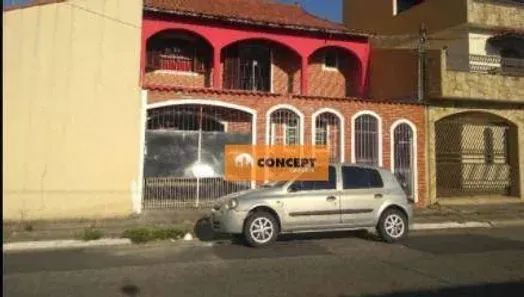 Sobrado com 3 Quartos à venda, 182m² no Vila Figueira, Suzano