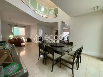 Imóvel Comercial à venda, 451m² no Jardim Karaíba, Uberlândia