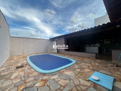 Casa com 2 Quartos à venda, 140m² no Jardim Patrícia, Uberlândia