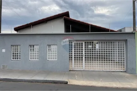 Casa com 3 Quartos à venda, 132m² no Vila Cidade Jardim, Botucatu