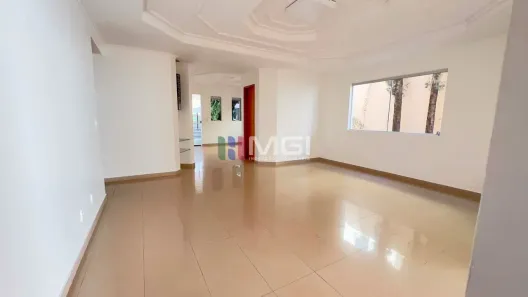 Casa de Condomínio com 3 Quartos para alugar, 200m² no Jardins Madri, Goiânia