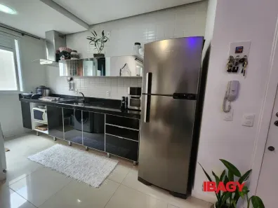 Apartamento com 2 Quartos para alugar, 61m² no Agronômica, Florianópolis