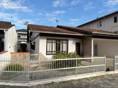 Casa com 4 Quartos à venda, 237m² no Saguaçu, Joinville