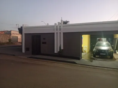 Casa com 3 Quartos à venda, 180m² no Jardim Ipê, Aparecida de Goiânia