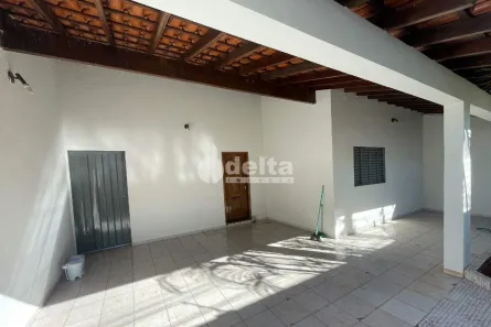 Casa com 4 Quartos para alugar, 170m² no Planalto, Uberlândia