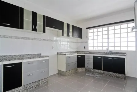 Sobrado com 3 Quartos para alugar, 211m² no Vila Boaçava, São Paulo