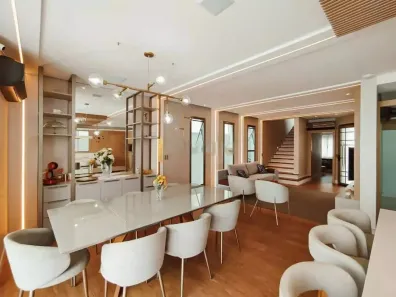 Sobrado com 3 Quartos à venda, 250m² no Parque Califórnia, Jacareí
