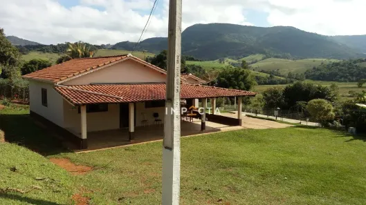 Fazenda/Sítio com 4 Quartos à venda, 180m² no Área Rural de Pouso Alegre, Pouso Alegre