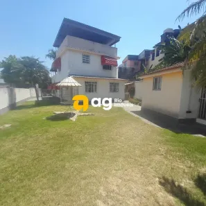 Casa com 4 Quartos à venda, 268m² no Vila Valqueire, Rio de Janeiro