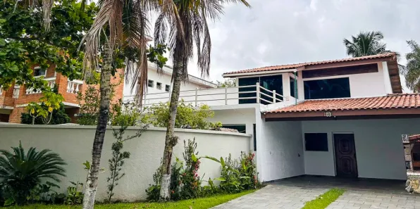 Casa com 4 Quartos à venda, 247m² no Jardim Acapulco, Guarujá