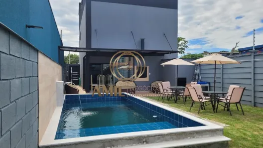 Sobrado com 3 Quartos à venda, 250m² no Jardim Jacinto, Jacareí