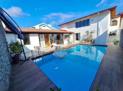 Casa com 4 Quartos à venda, 250m² no Itacorubi, Florianópolis