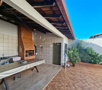 Casa com 3 Quartos à venda, 180m² no Marta Helena, Uberlândia