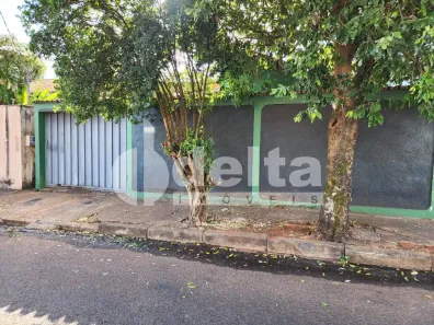 Casa com 3 Quartos à venda, 100m² no Laranjeiras, Uberlândia