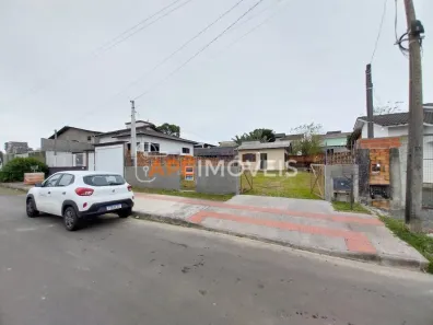Casa com 2 Quartos para alugar, 42m² no Santa Luzia, Criciúma