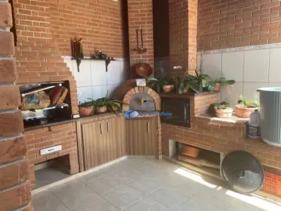 Sobrado com 4 Quartos à venda, 244m² no Cidade Jardim, Jacareí