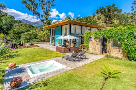 Casa de Condomínio com 4 Quartos à venda, 340m² no Carangola, Petrópolis