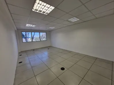 Sala Comercial para venda ou aluguel, 38m² no Granja Viana, Cotia