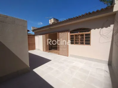 Casa com 3 Quartos para alugar, 90m² no Presidente Roosevelt, Uberlândia